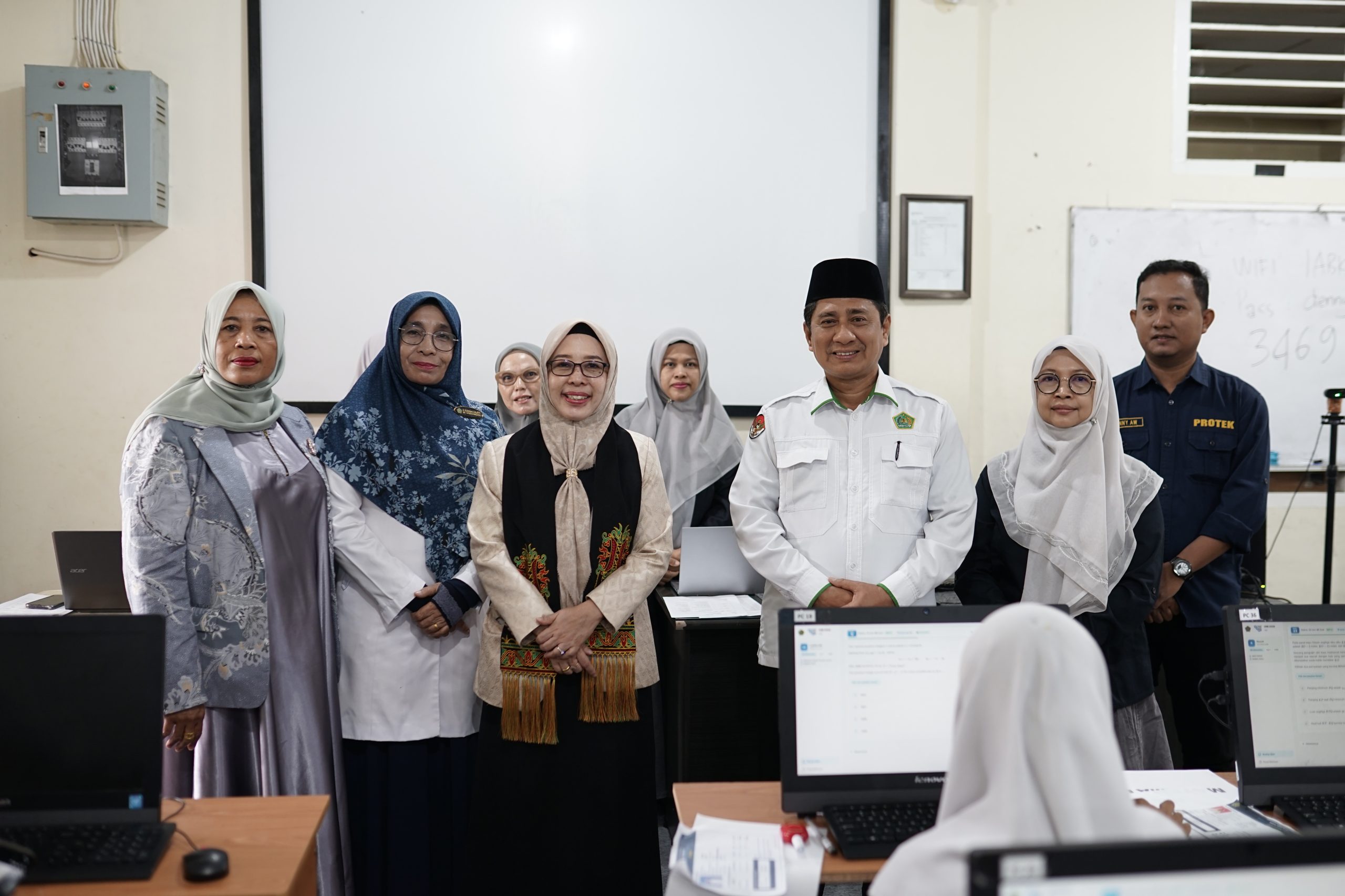 Direktur KSKK Madrasah Apresiasi Inovasi dan Layanan Inklusif MTsN 1 Model Banda Aceh