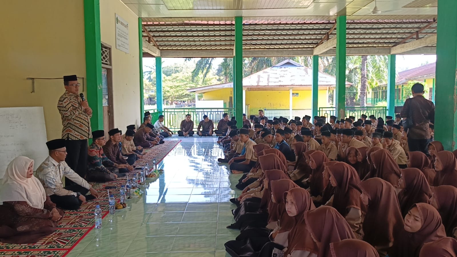 Safari Religius di Aceh Timur, Kakanwil Kemenag Aceh Perkuat Budaya Qur’ani di Madrasah
