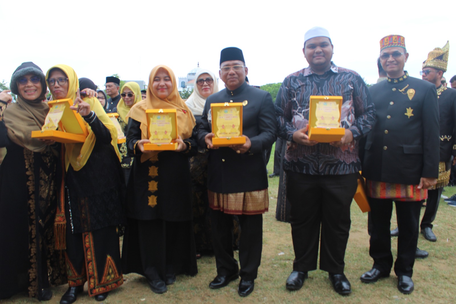 Kemenag Bireuen Raih Empat Penghargaan pada Puncak HUT ke-27 Kabupaten Bireuen