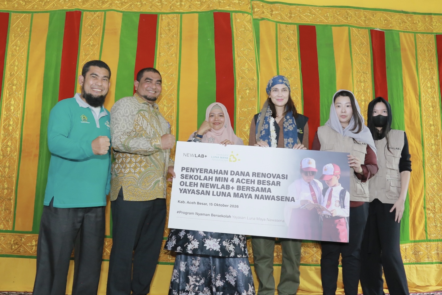 Luna Maya Bantu Renovasi Ruang Kelas MIN 4 Aceh Besar