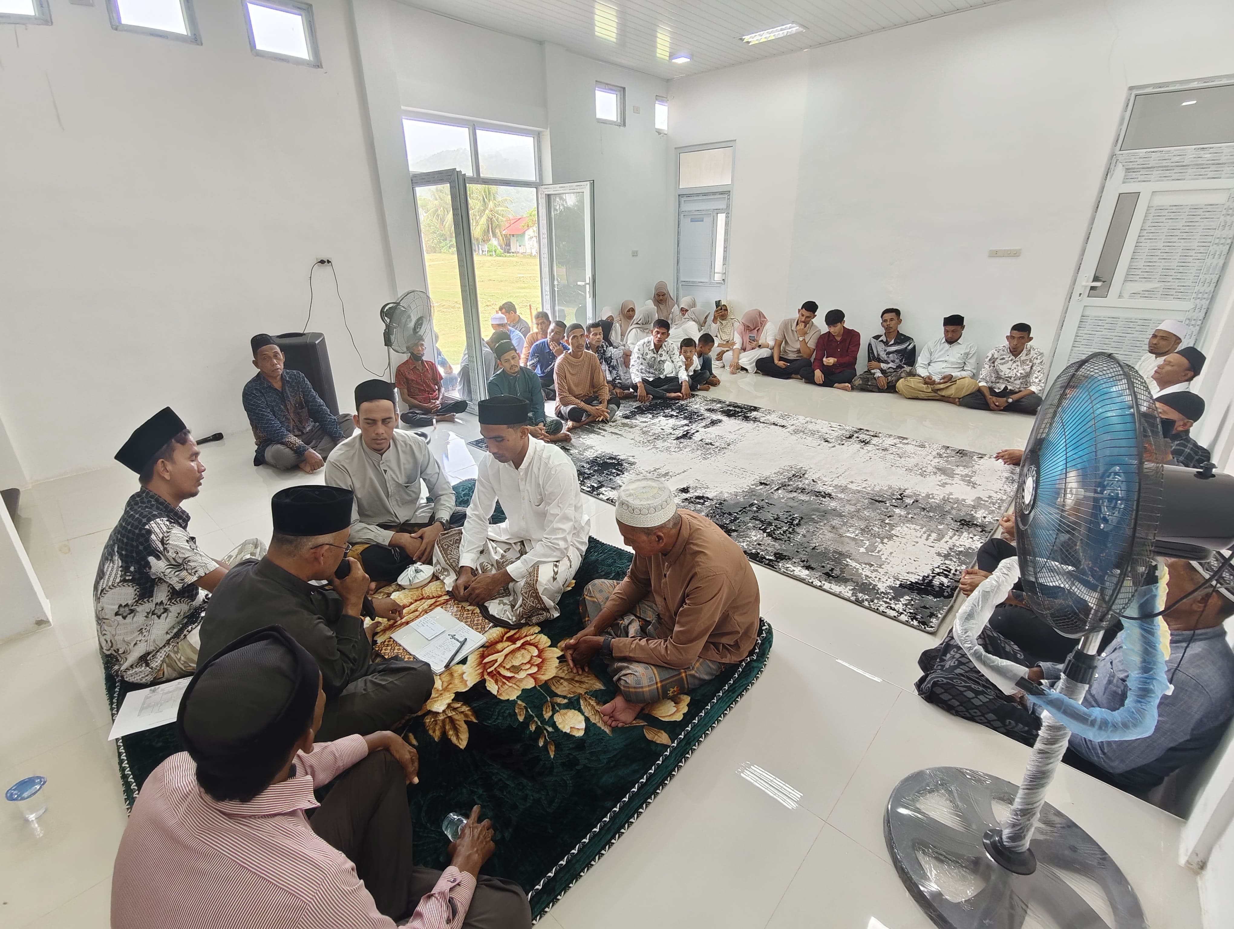 Penantian Puluhan Tahun Berakhir, KUA Pulo Aceh Gelar Akad Nikah Perdana di Kantor