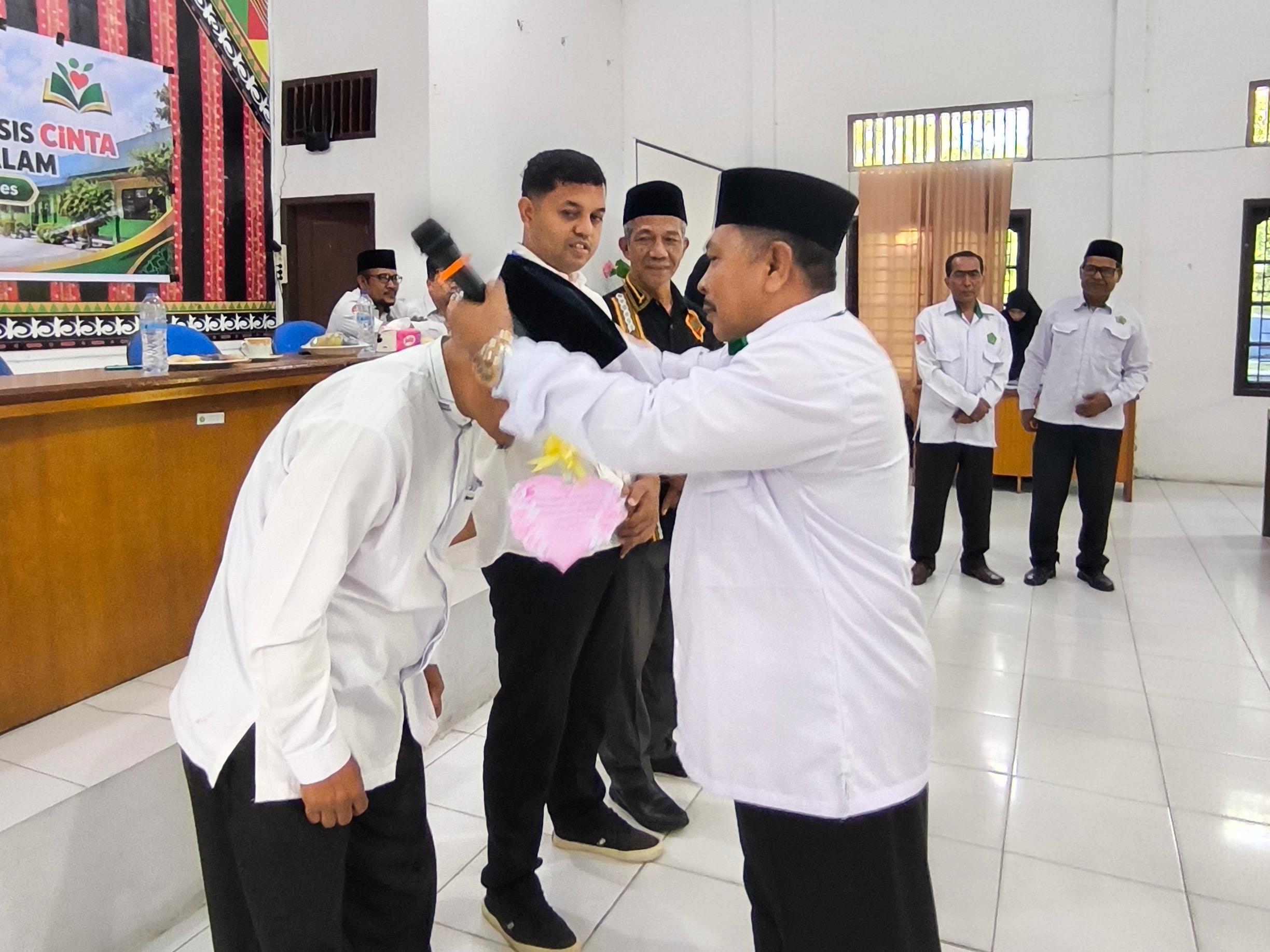 Perkuat Kurikulum Berbasis Cinta dan Pembelajaran Mendalam, Kakemenag Gayo Lues Beri Bimtek Bagi Guru MI