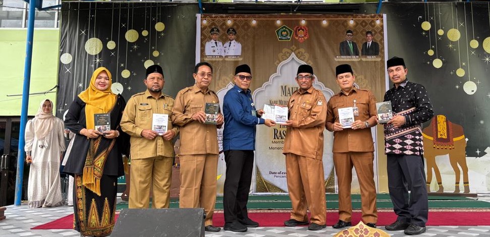 Guru dan Siswa MAN 1 Aceh Barat Terbitkan Dua Buku Antologi, Kakankemenag Beri Apresiasi