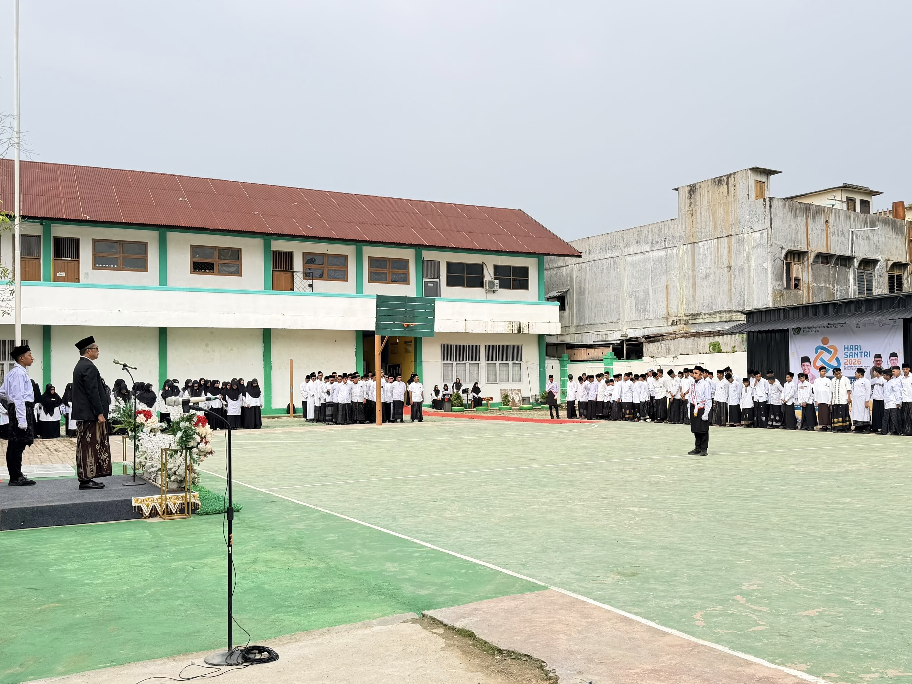 Pimpin Upacara Hari Santri 2026, Kakankemenag Langsa Ajak Santri Jadi Pelopor Kemajuan Bangsa