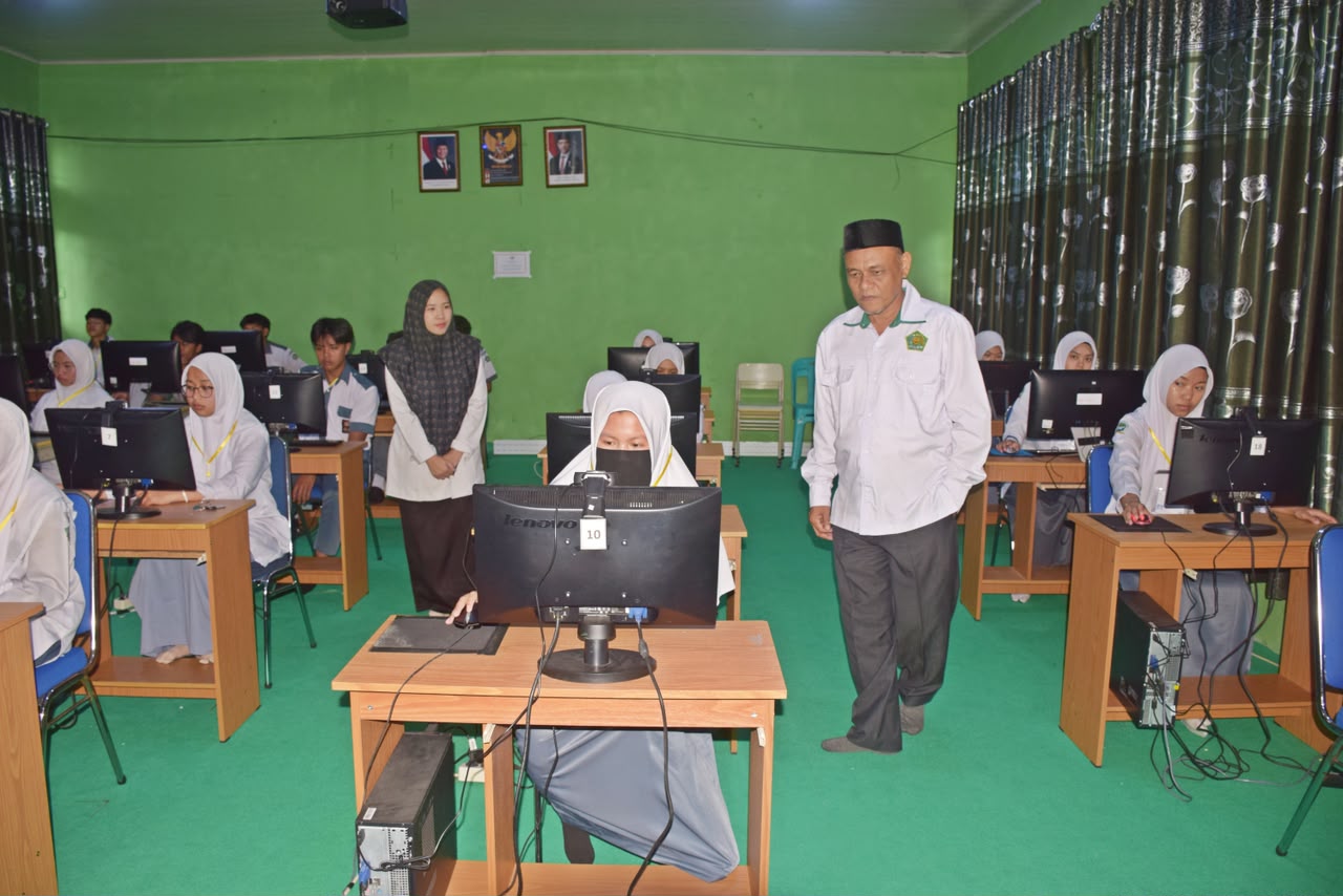 Kakankemenag Bener Meriah Monitoring Pelaksanaan TKA di Madrasah Aliyah