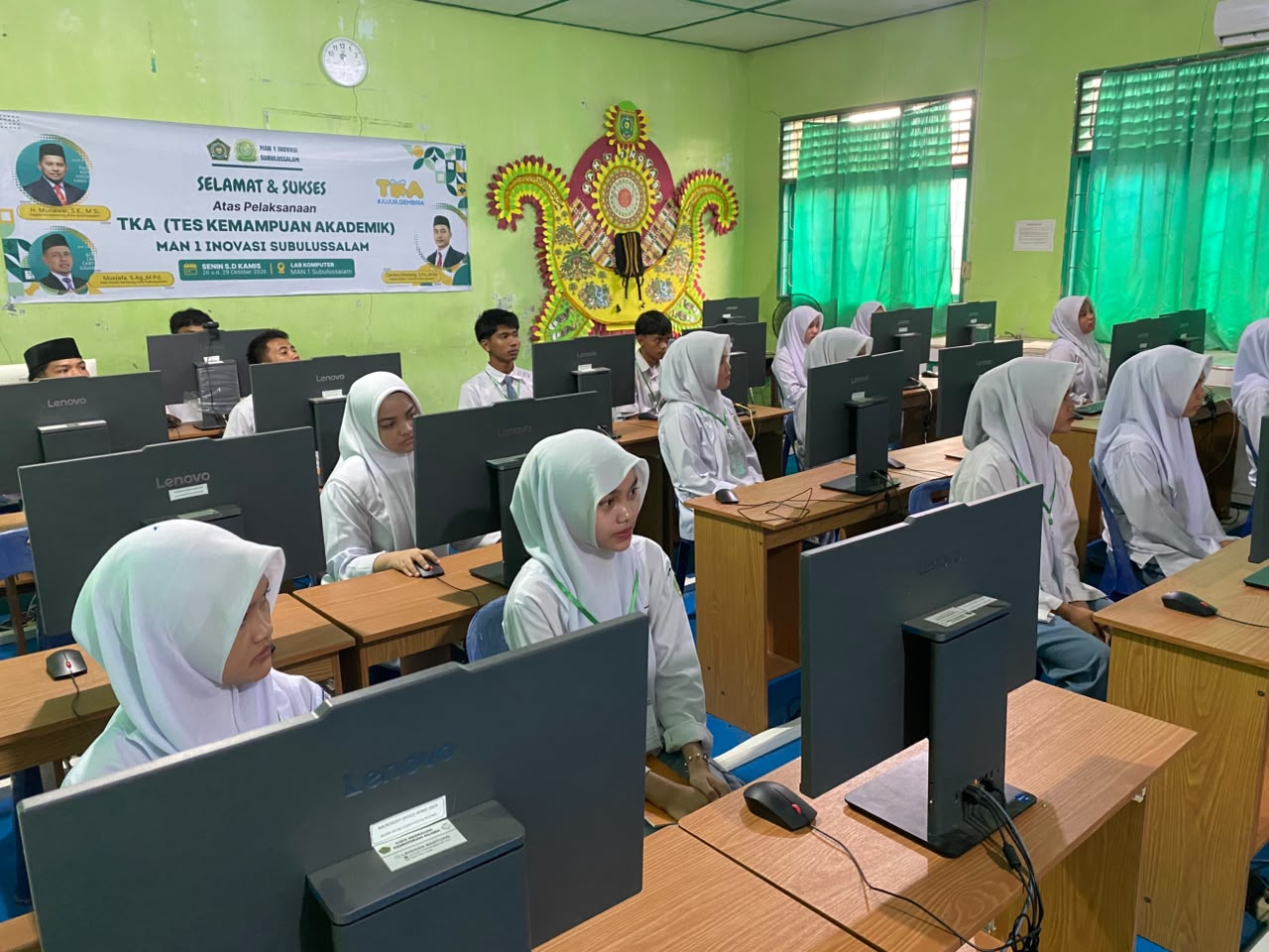 Kasi Pendis Subulussalam Tinjau Pelaksanaan AN dan TKA di MAN 1 Inovasi