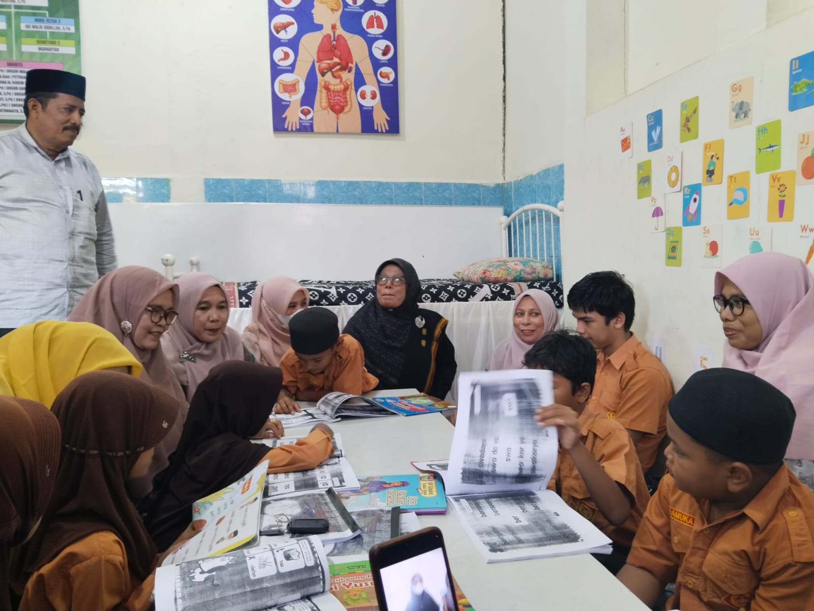 Hadirkan Kepedulian, Bunda Inklusi Kemenag Bireuen Sambangi MIN 24