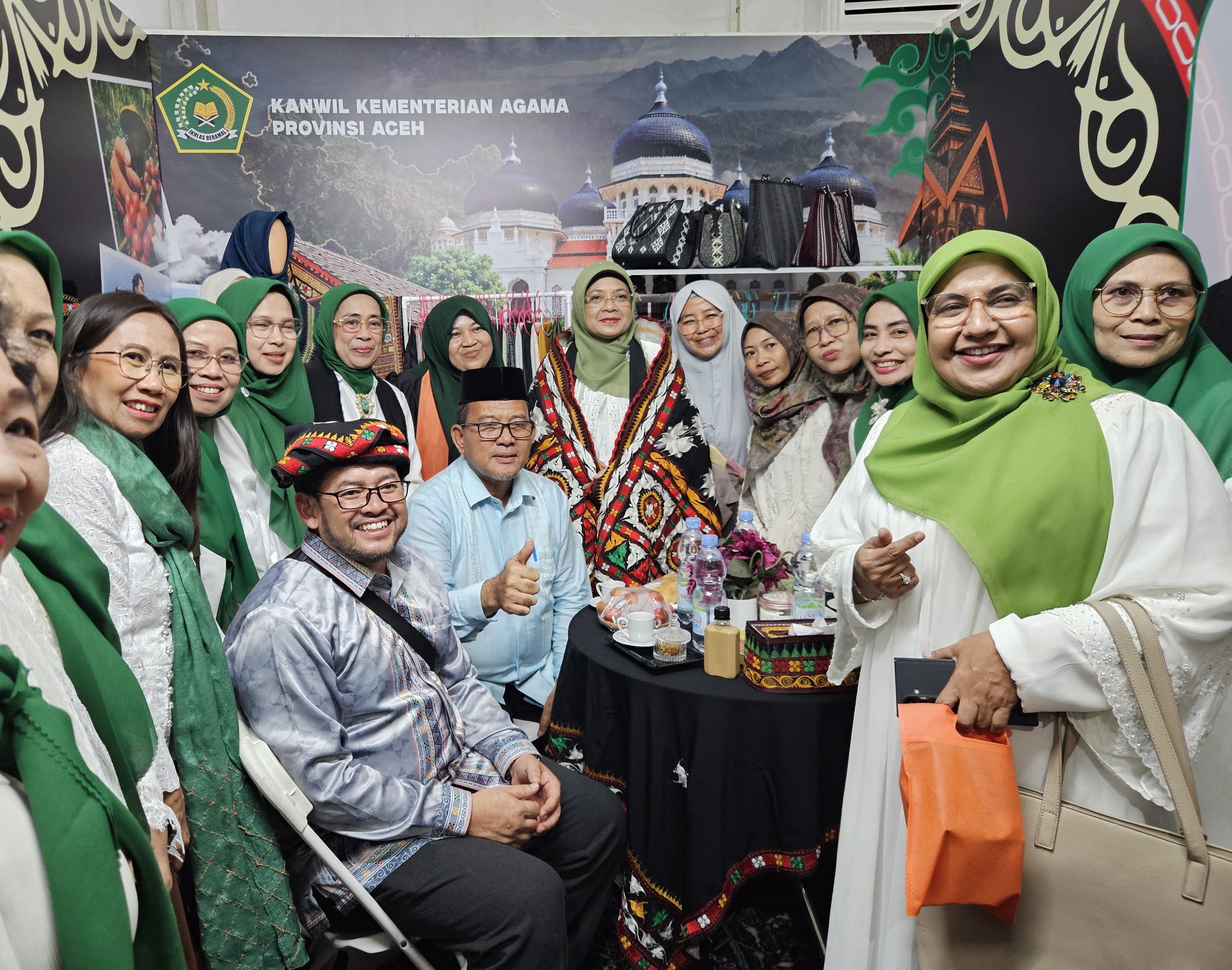 Dari Kopi Gayo hingga Kerawang, DWP Kemenag Puji Stand Aceh pada IES 2026