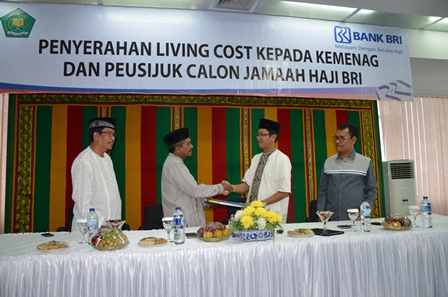 BRI Serahkan Living Cost ke Kemenag