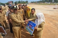 Guru dan Kepala RA Dapat Penghargaan