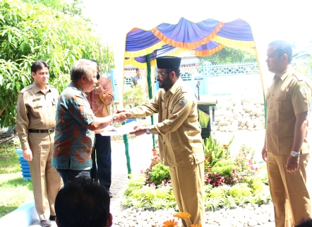 Kakankemenag Serahkan Sumbangan Pembangunan Masjid Al-Ikhlas KPPN