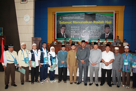 Bupati Tito Lepas Kloter Pantai Barat-Selatan