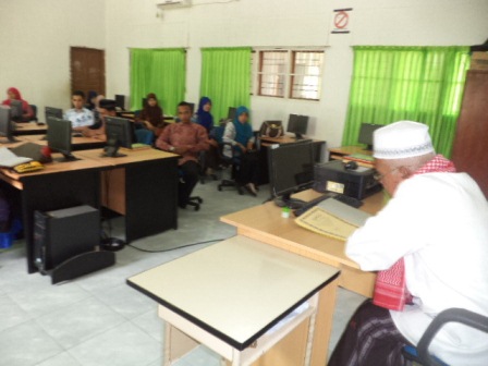 Ulama kharismatik Aceh Timur Abu H. Ramli Tualang Pimpin Pengajian