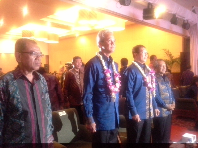 Teman Berdebat di Senayan