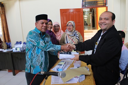 33 Madrasah Kemenag Ateng Terima BSM