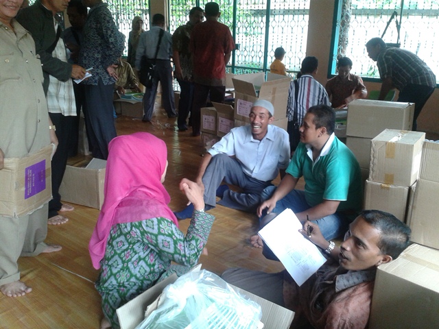 Kemenag Aceh Besar Distribusikan Buku Kurikulum 2013
