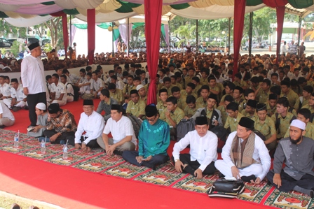Di Depan Kanwil, Kajian Jum`atan Bersama Mayjen TNI DR H Arief Rahman MD