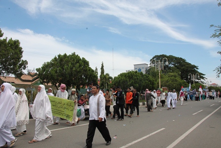 Pawai Tahun Baru, `Pemabuk Dicambuk`, ``Taubatlah...!``