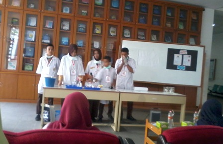 Siswa MAN Darussalam Berjaya di Chemistry Expo 2014
