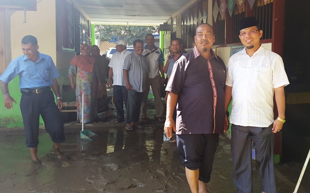 Kakanwil Pantau Madrasah Pasca Banjir