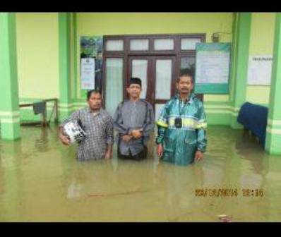 Banjir juga Rendam KUA Peureulak Barat