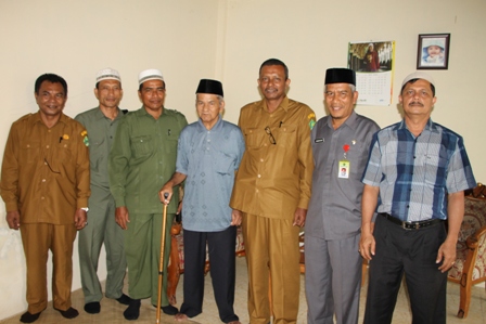 Peringati HAB Kunjungi Mantan Kakanwil, Mantan Rektor, dan Panti Asuhan 