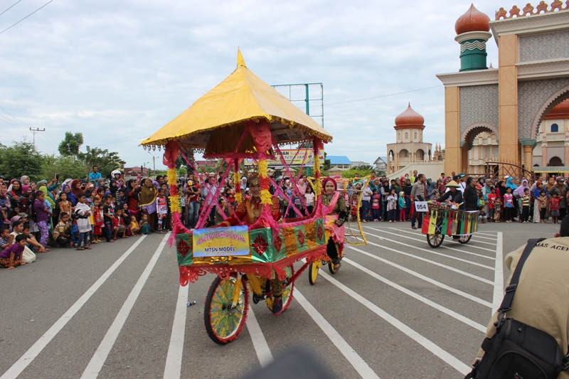  MTsN Model dan MTs. Harapan Bangsa Peraih Juara I dan II Lomba Sepeda Hias PKAB
