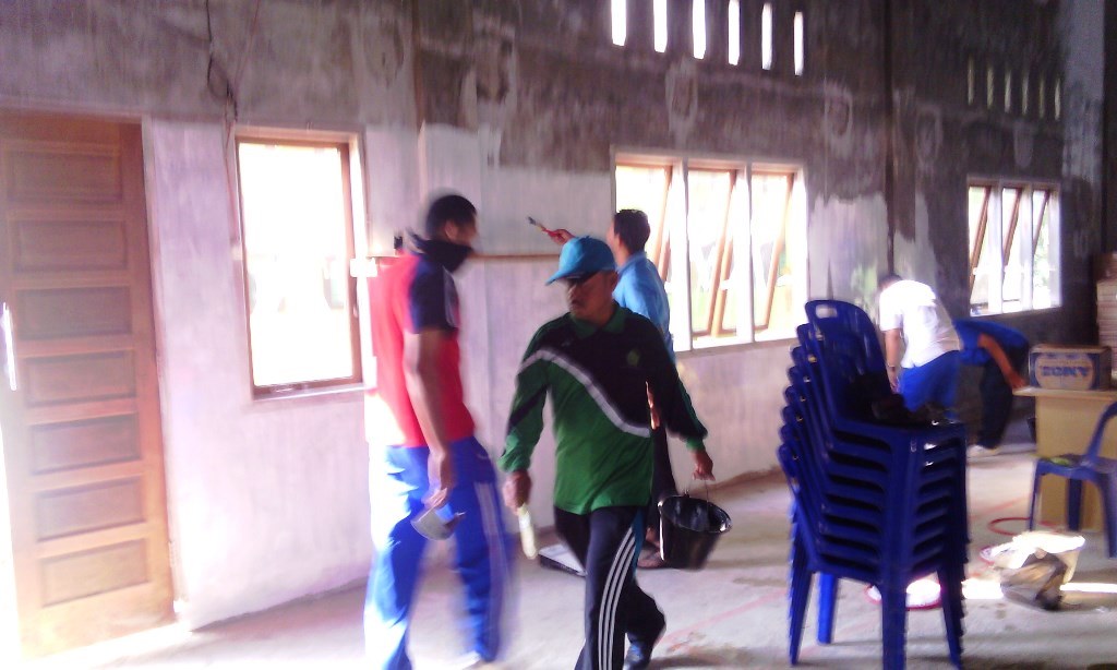 Gotong Royong untuk Aula dan Mushalla Al-Ikhwan