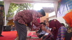 UIN Ar Raniry Peusijuek Anggota Dewan