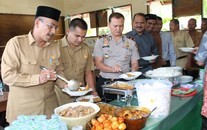Wali Murid MTsN Ulee Gle Bireuen Kirim Makanan 125 Rantang Untuk Maulid