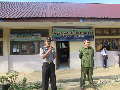 Wakapolsek Bintang sebagai Pembina Upacara