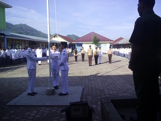 Kelas XII Upacara Bendera Terakhir di MAN I Takengon