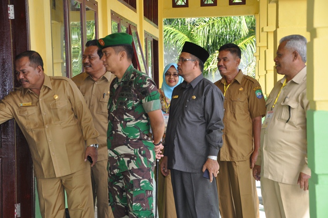 Sekda Bersama Kakankemenag Pantau UN di 7 Lokasi