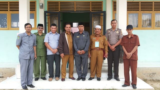 Anggota BSNP dan Staf Kanwil Monitor UN di MAN Singkil