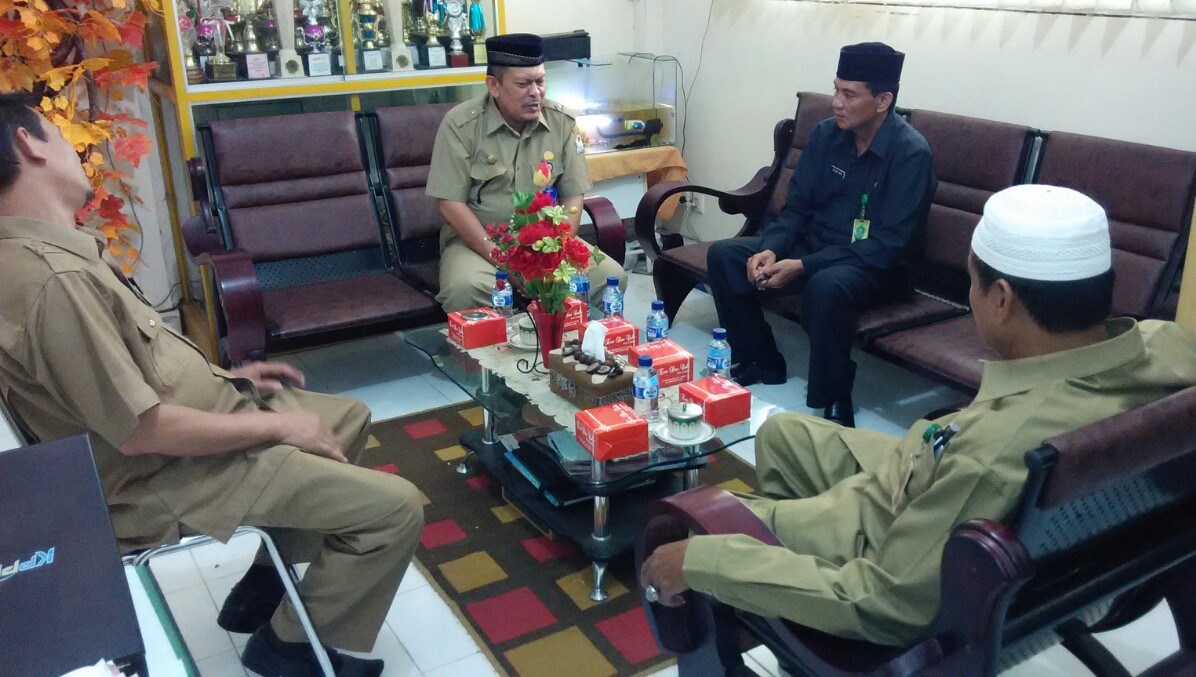 Kakankemenag dan Kadis Pendidikan Monitoring UN di MTsN Model 