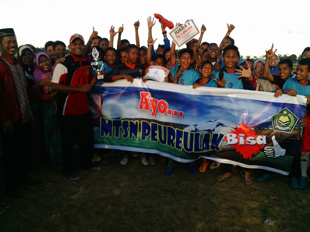 MTsN Peureulak Raih Ayam Penyet dan Tour ke Water Park