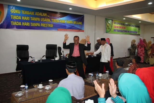 Guru Wajib Buka Email