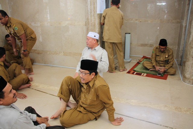 Abrar Zym, Semut dan Kacang Hijau