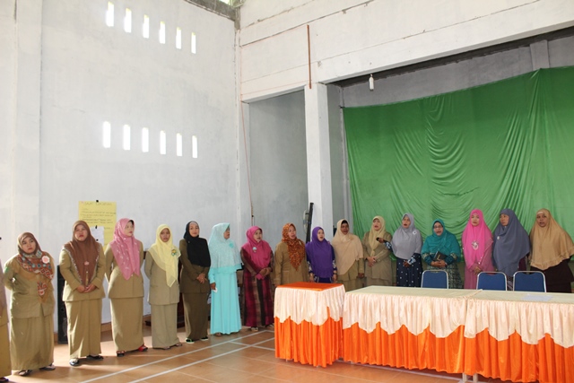 Hj Israwati dan Suami Disambut Marhaban