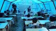 Dibawah tenda, anak-anak tetap semangat Belajar