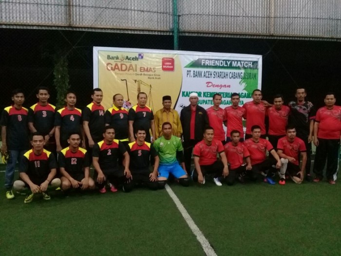 Friendly Match Tim Futsal Kemenag dengan Bank Aceh Syariah Jeuram