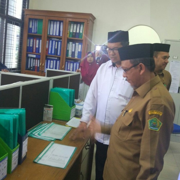 Silaturrahmi ke Fakultas Syariah, Kakanwil Diajak Lihat Absen Dosen 