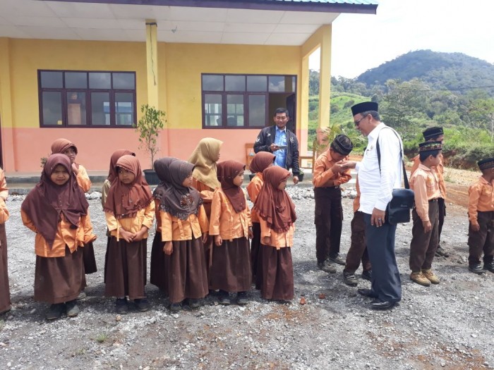 Siswa MIS Kala Wih Ilang: Kami Rindu Ama