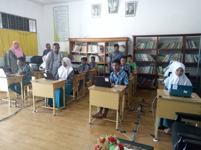 Hari ke-Empat Kakankemenag Monitoring UAMBN-BK di MTs Kuala