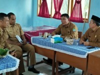 Kakanmenag dan Kadis Pendidikan Monitoring UNBK di MTsN 4 Abdya 