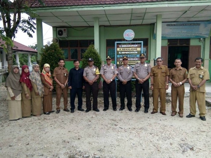 Kasat Binmas Polres Aceh Singkil Pimpin Upacara di MAN 1 Subulussalam