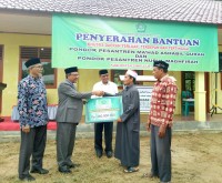 Kemenag Aceh Salurkan Bantuan Rp 610 Juta Untuk Ponpes di Simeulue