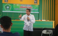 H. Sucipto Isi Bimtek Implementasi K13 Revisi, Guru MAN Model Antusias