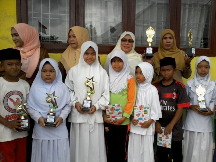 MIN 24 Aceh Timur Gelar Lomba mewarnai Kelas.