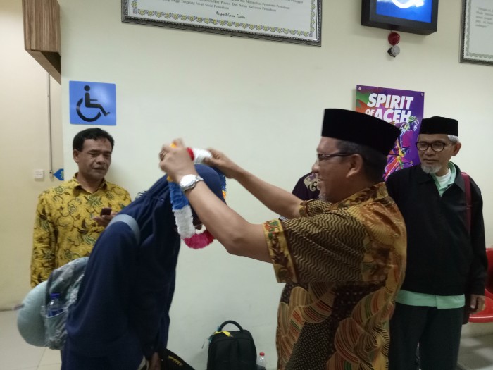 Kakanwil Sambut Ketibaan Kontingen Pramuka Santri Aceh di Bandara